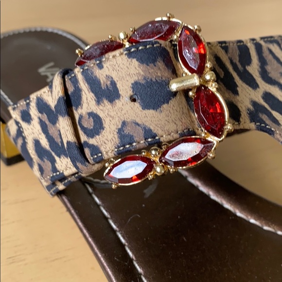 Vaneli size 9 Leopard Print Toe Ring Sandal - Picture 4 of 6